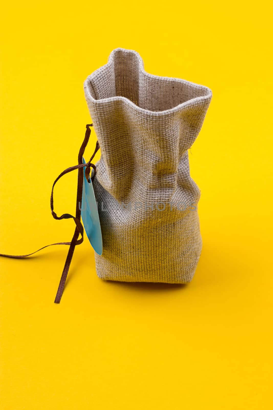 Bag of sackcloth with a blue tag by victosha