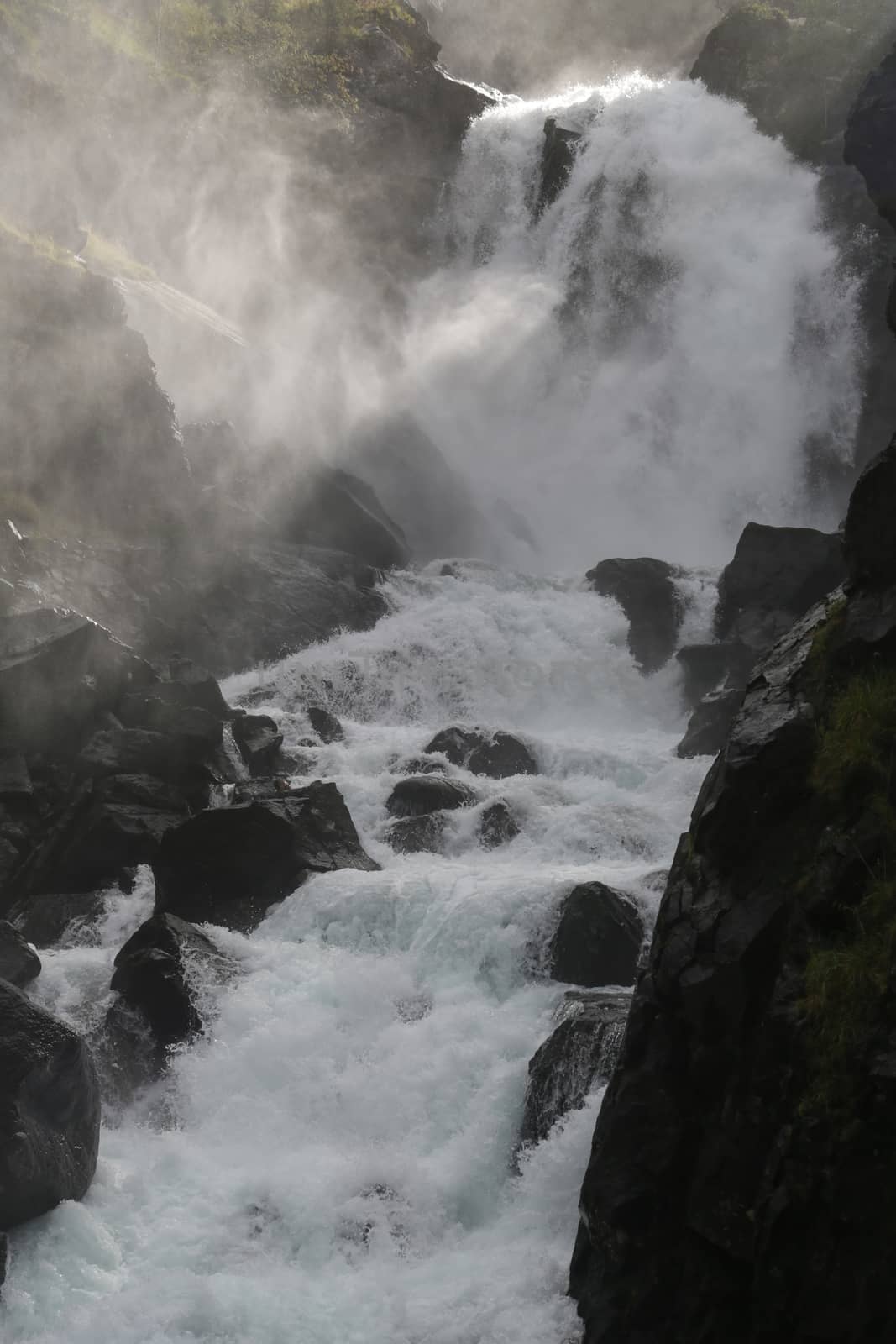 The Svandalsfossen waterfall by Kartouchken