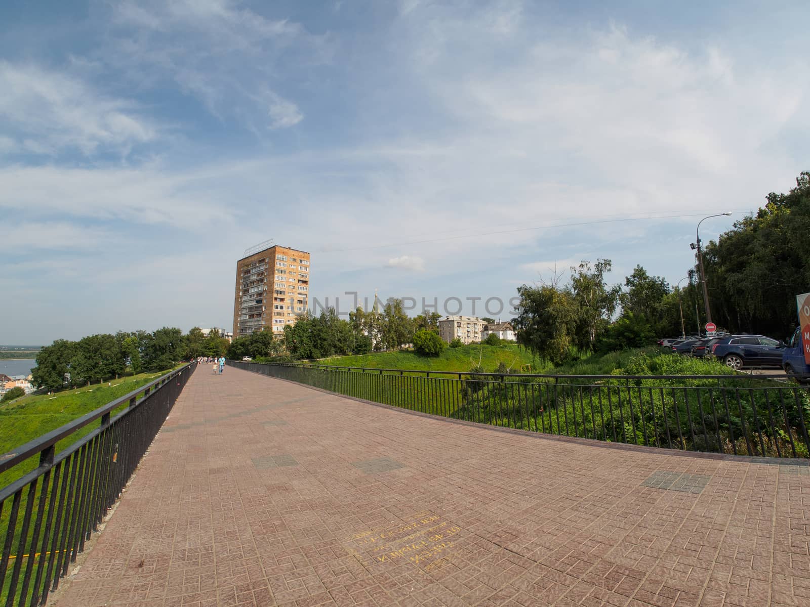 footbridge in nizhniy novgorod over ravine with blue sky