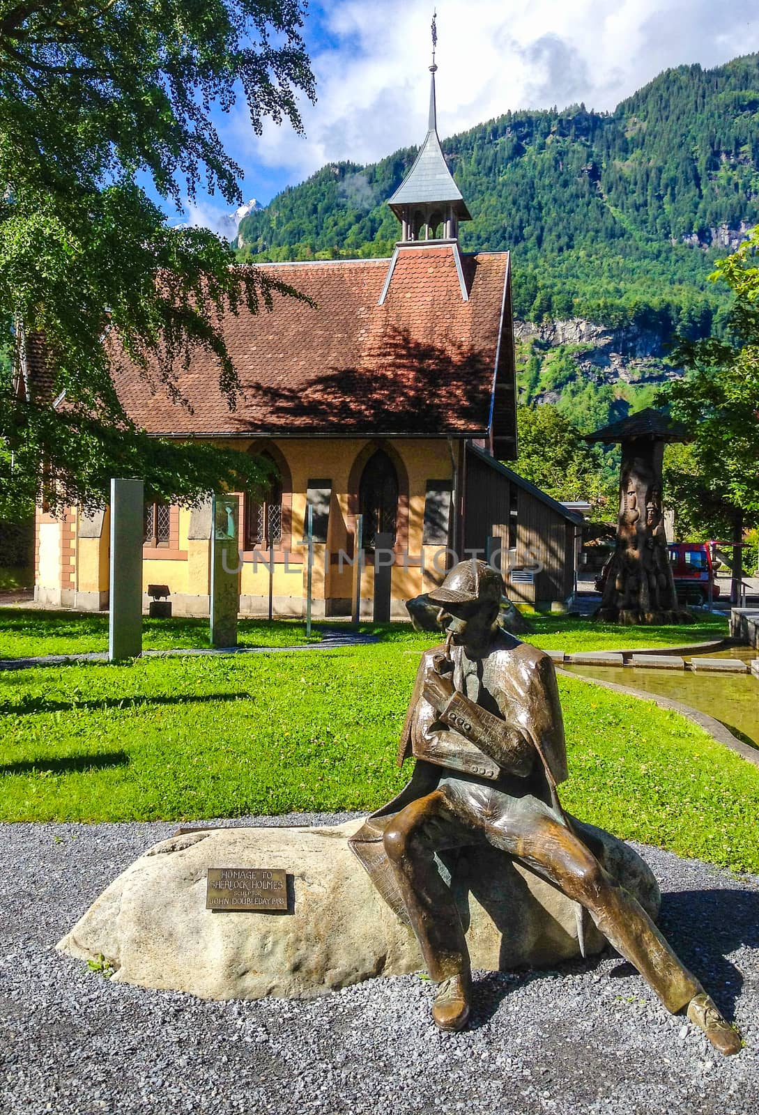 Bronze Statue of Sherlock Holmes in front of the Sherlock Holmes Museum in Meiringen, Switzerland, Europe