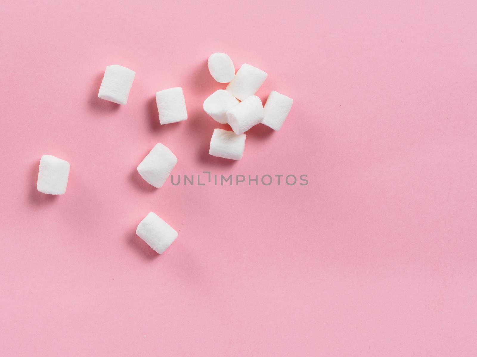 Marshmallows on pink background with copyspace by fascinadora