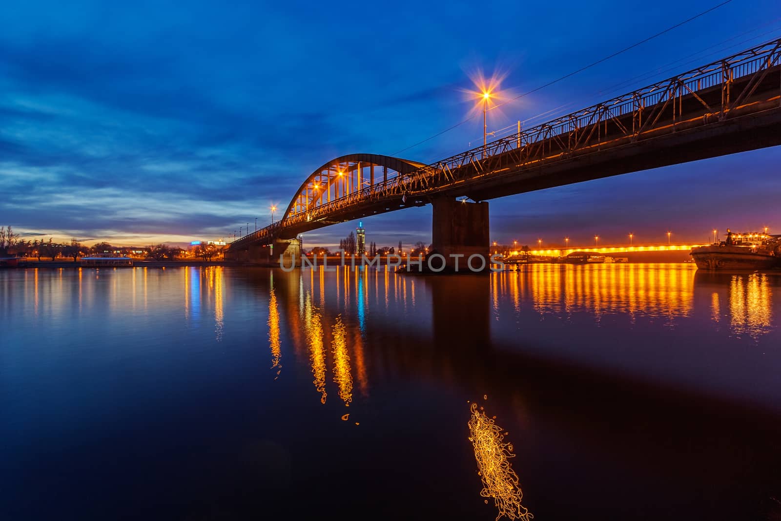Bridge at night by vladimirnenezic
