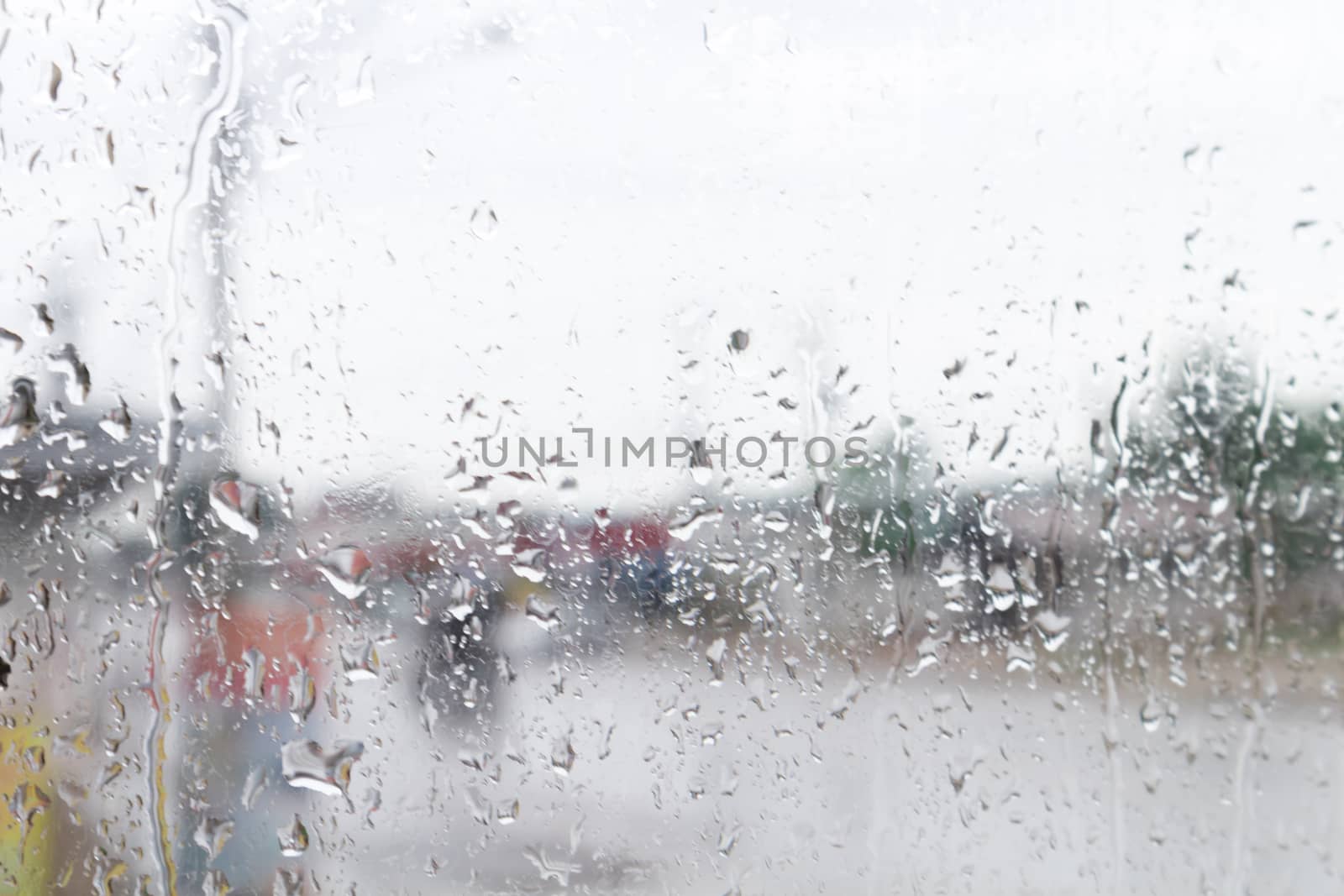 Rain drops on window glass with blur background by pt.pongsak@gmail.com