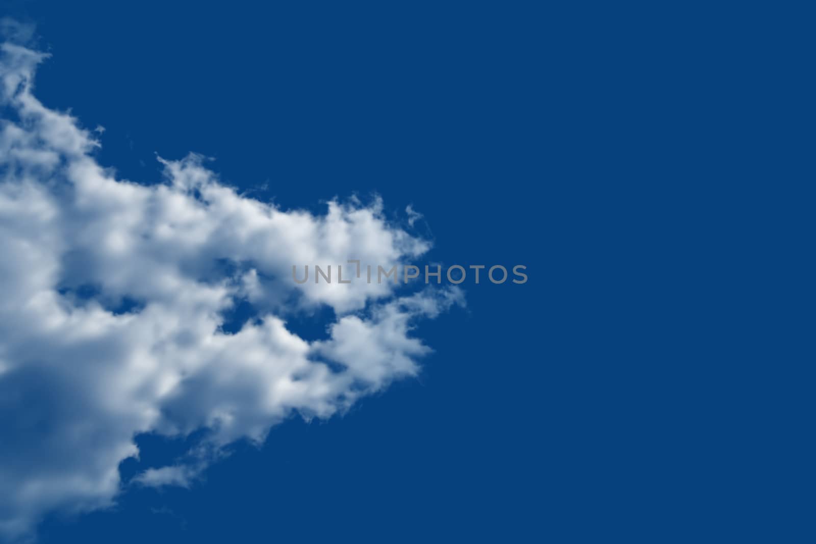 Blue sky with white cloud by clusterx