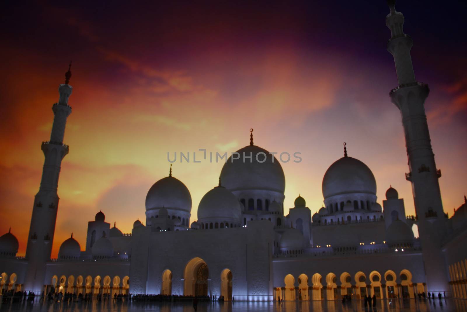 The Grand Mosque of Abu Dhabi at Dusk with beautiful twilight skies