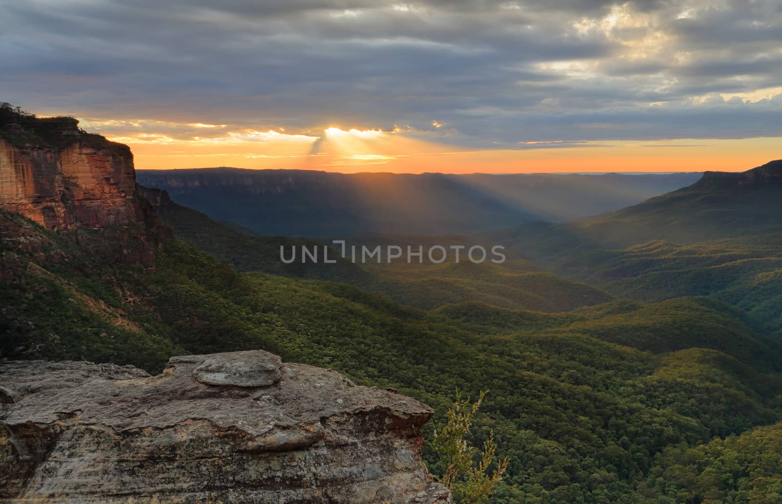 Beauitiful sunrise in the Blue Mountains from Katoomba sunrays stream into Jamison Valley 