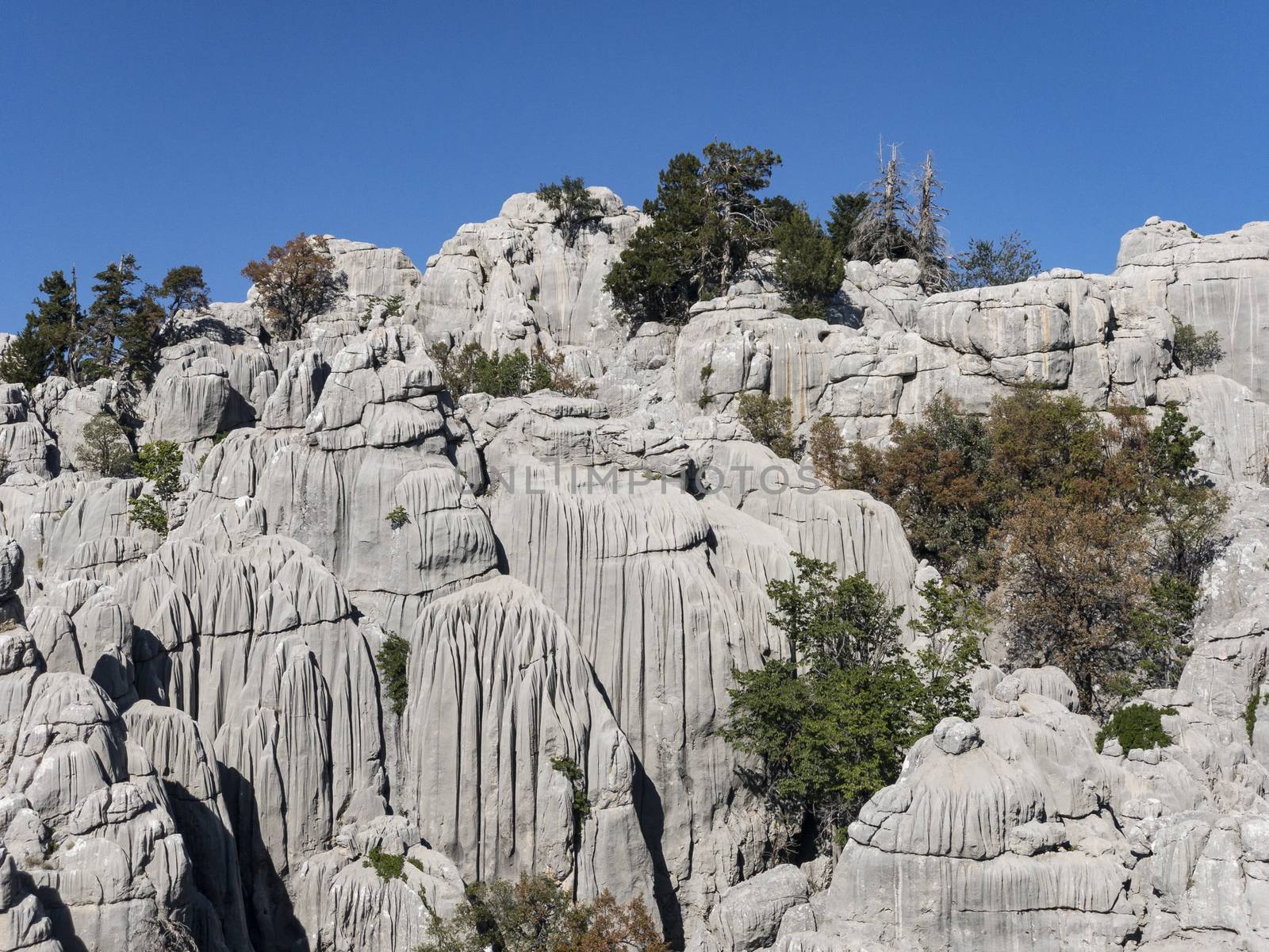 dangerous and sharp cliffs by crazymedia007