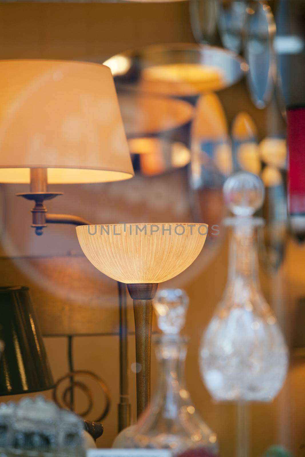 Lamps, mirrors and carafes in a store