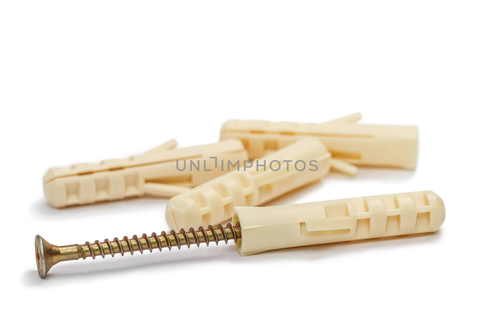 Screw and plastic dowels by Ohotnik