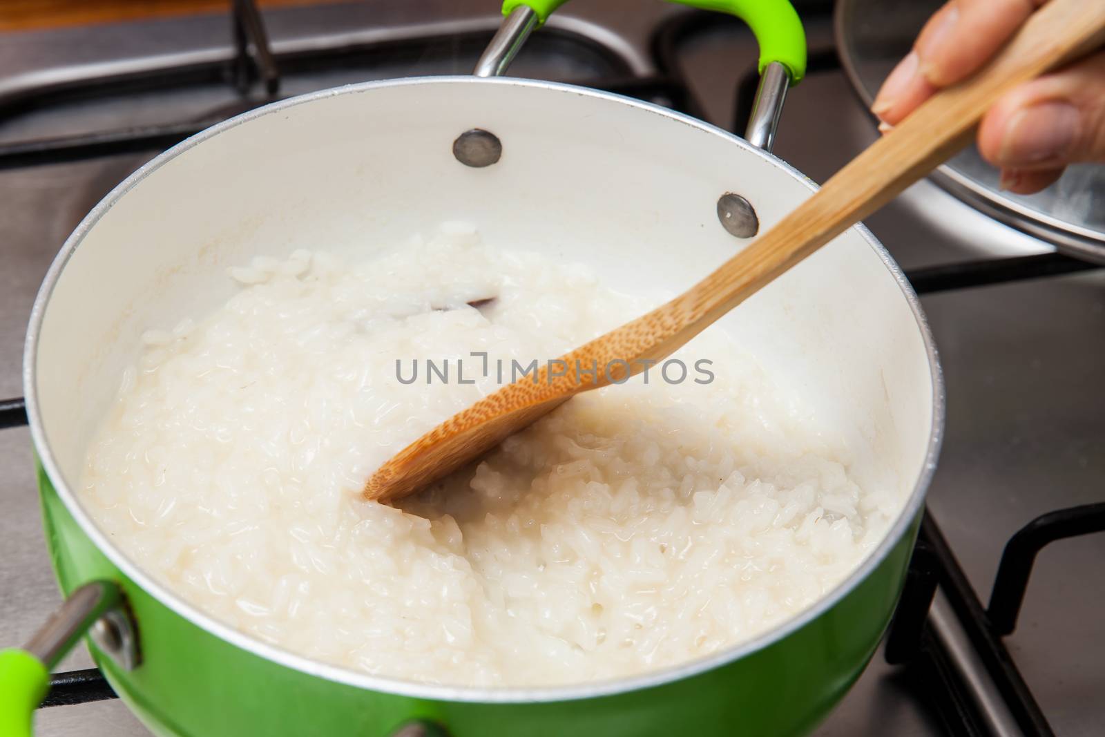 Rice Pudding with cinnamon and raisins preparation : Rice preparation