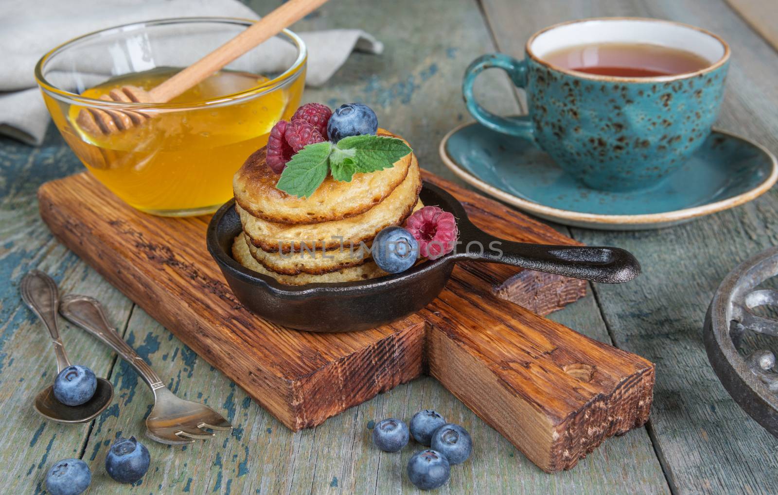 Pancakes with berries by Epitavi