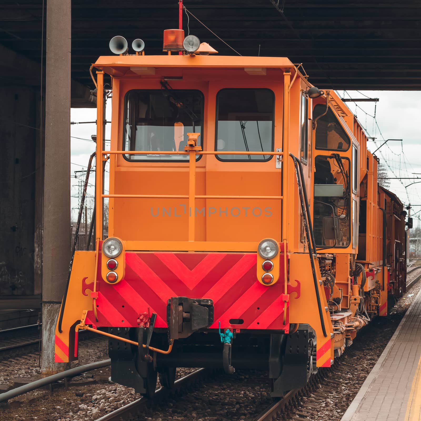 Ballast distributing and profiling track machine. Repair train