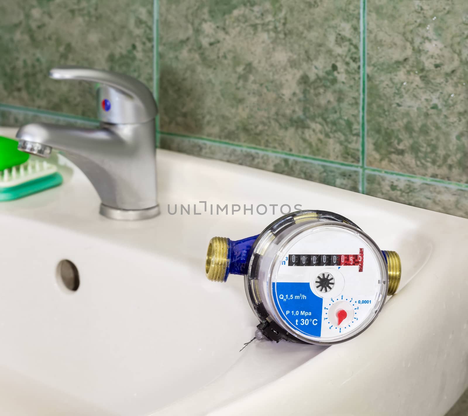 Water meter on the wash basin with handle mixer tap by anmbph