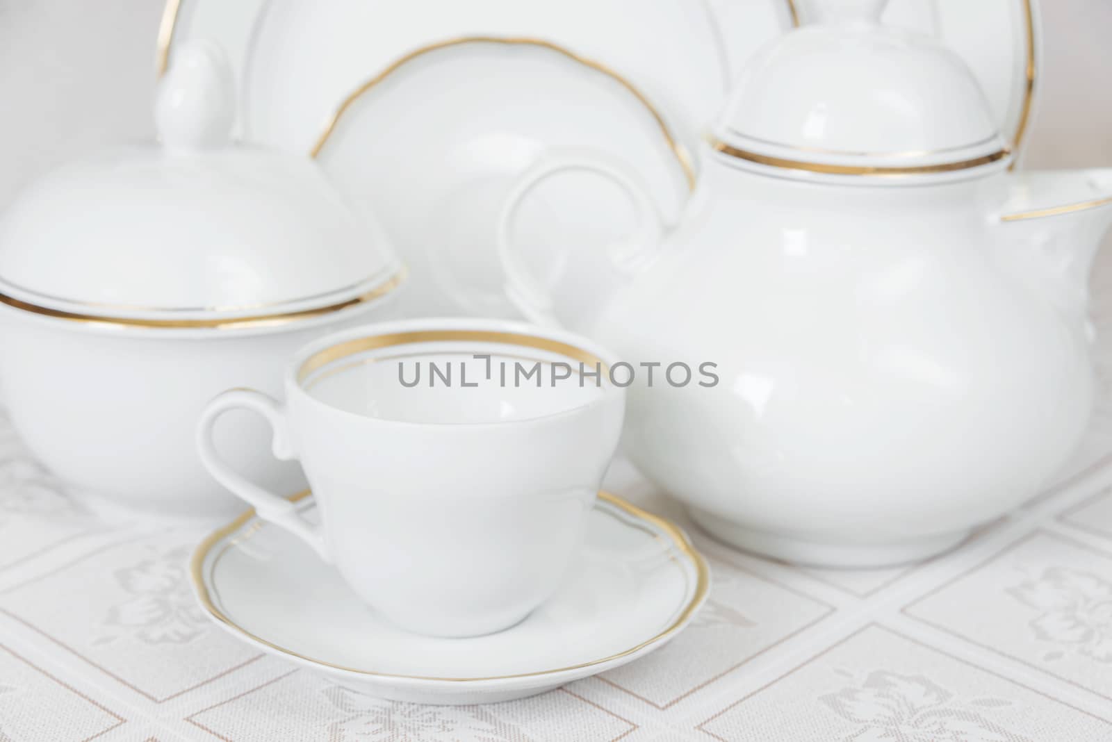 Dishes for tea drinking by Epitavi