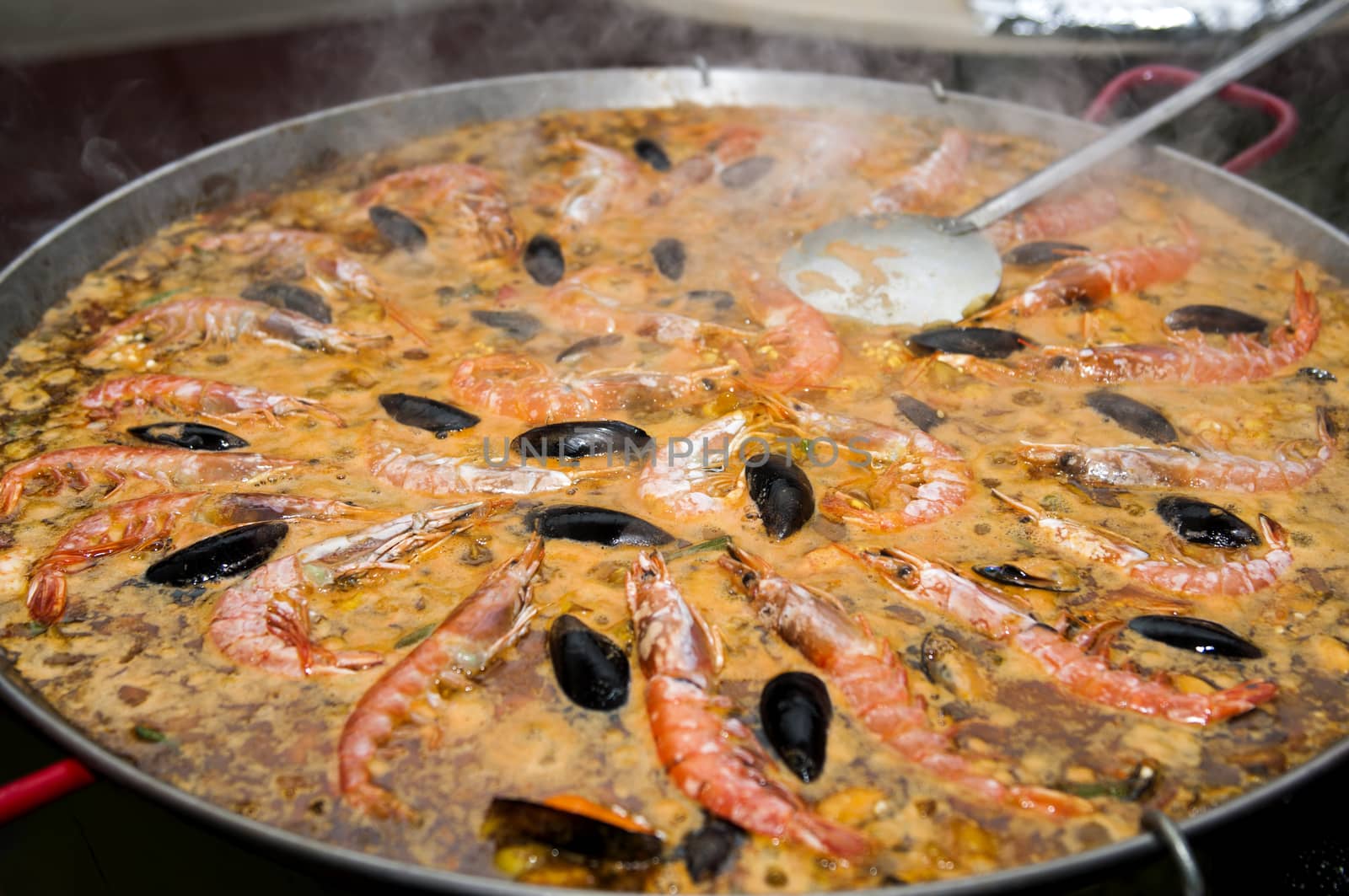 big paella pot that has just been cooked