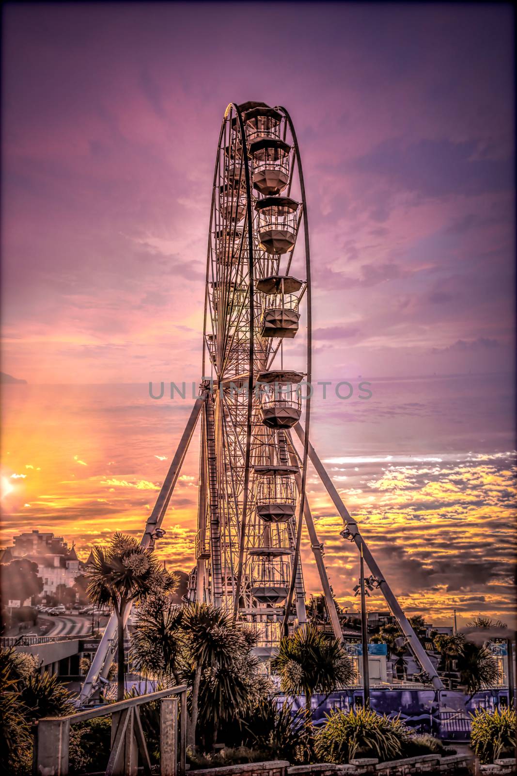 Ferris wheel by alan_tunnicliffe