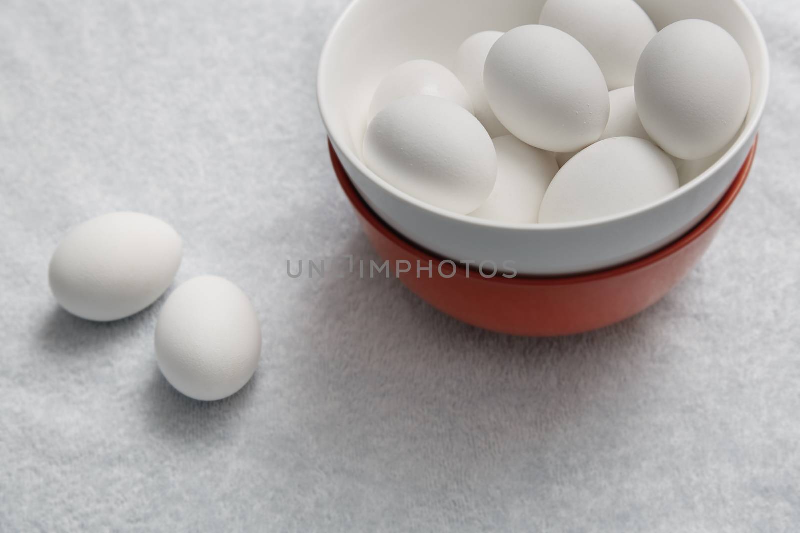 Chicken eggs in bowl by Novic