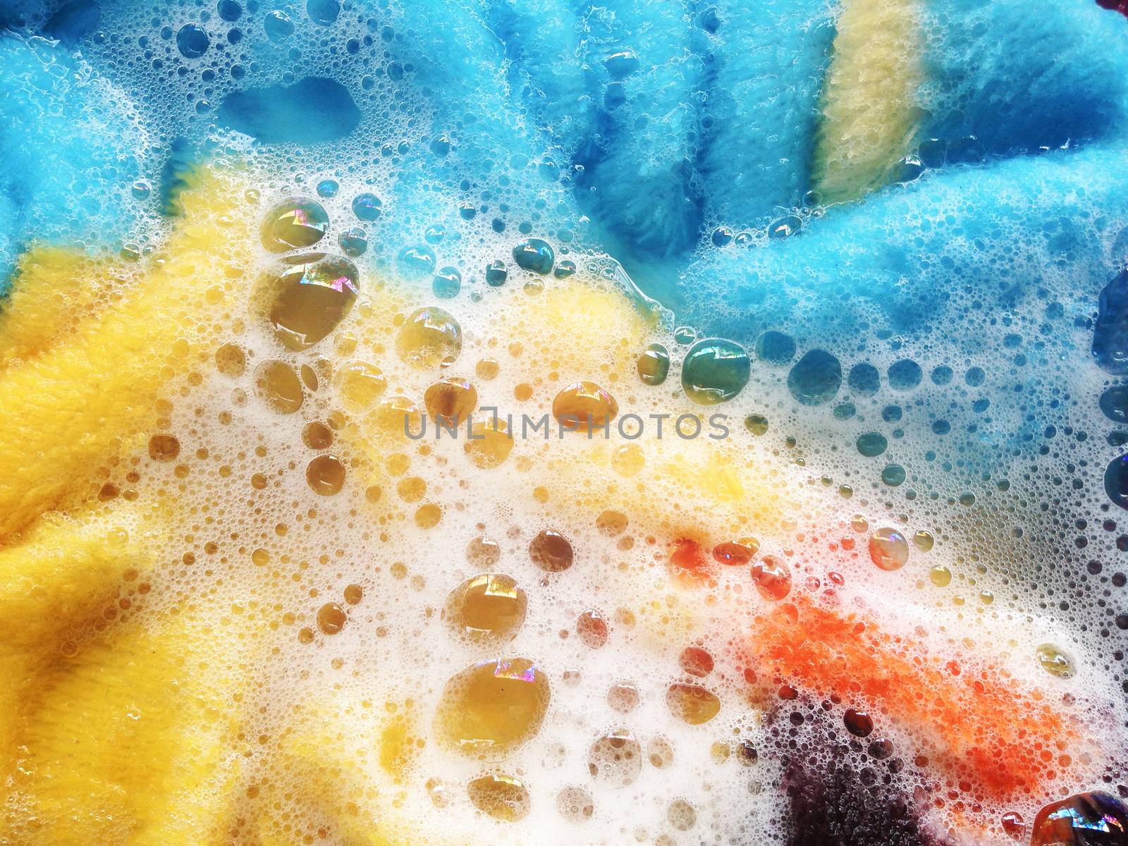 Colorful clean, Soak a cloth before washing
