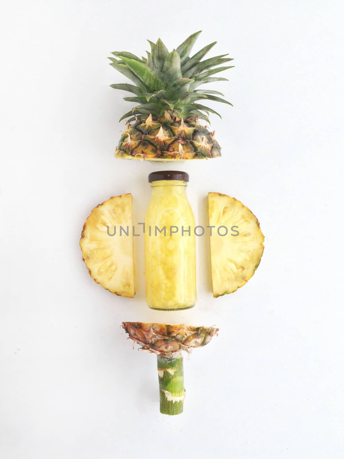 pineapple drinks and leaves