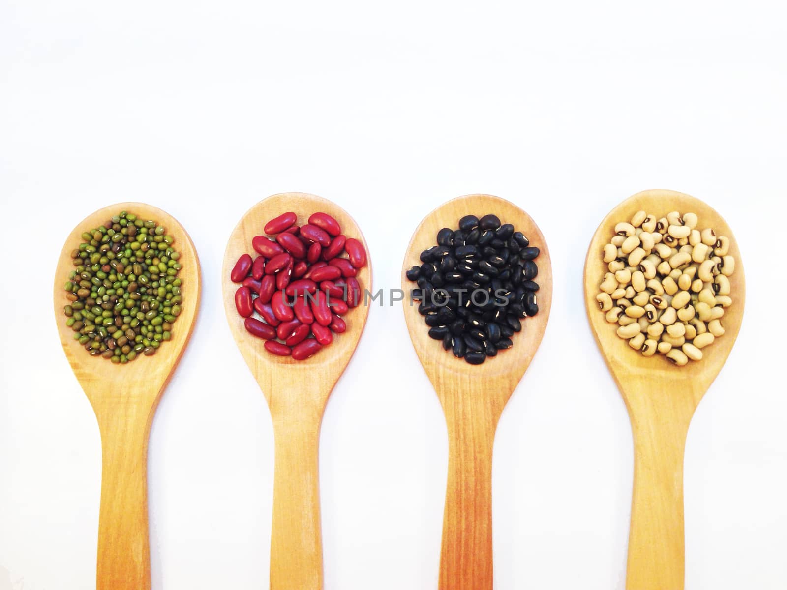 Black eye peas, mung beans, black beans and red kidney beans and by Bowonpat