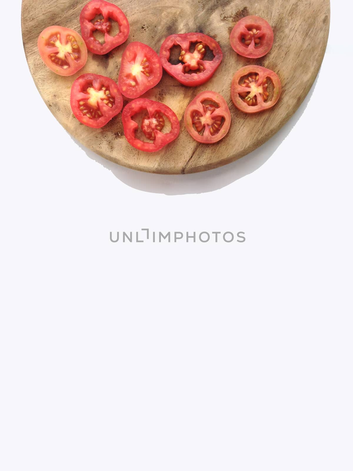 Tomatoes slices on cutting board by Bowonpat