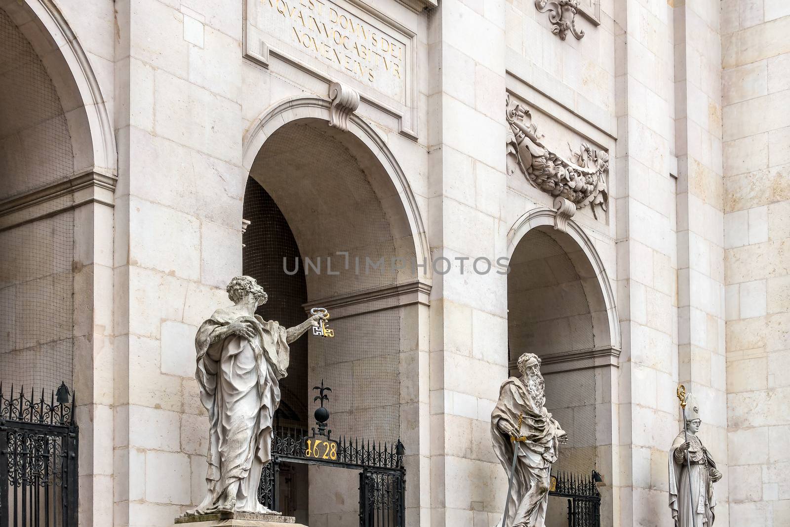 Statues at the Entrance to  Salzburg Cathedral by phil_bird