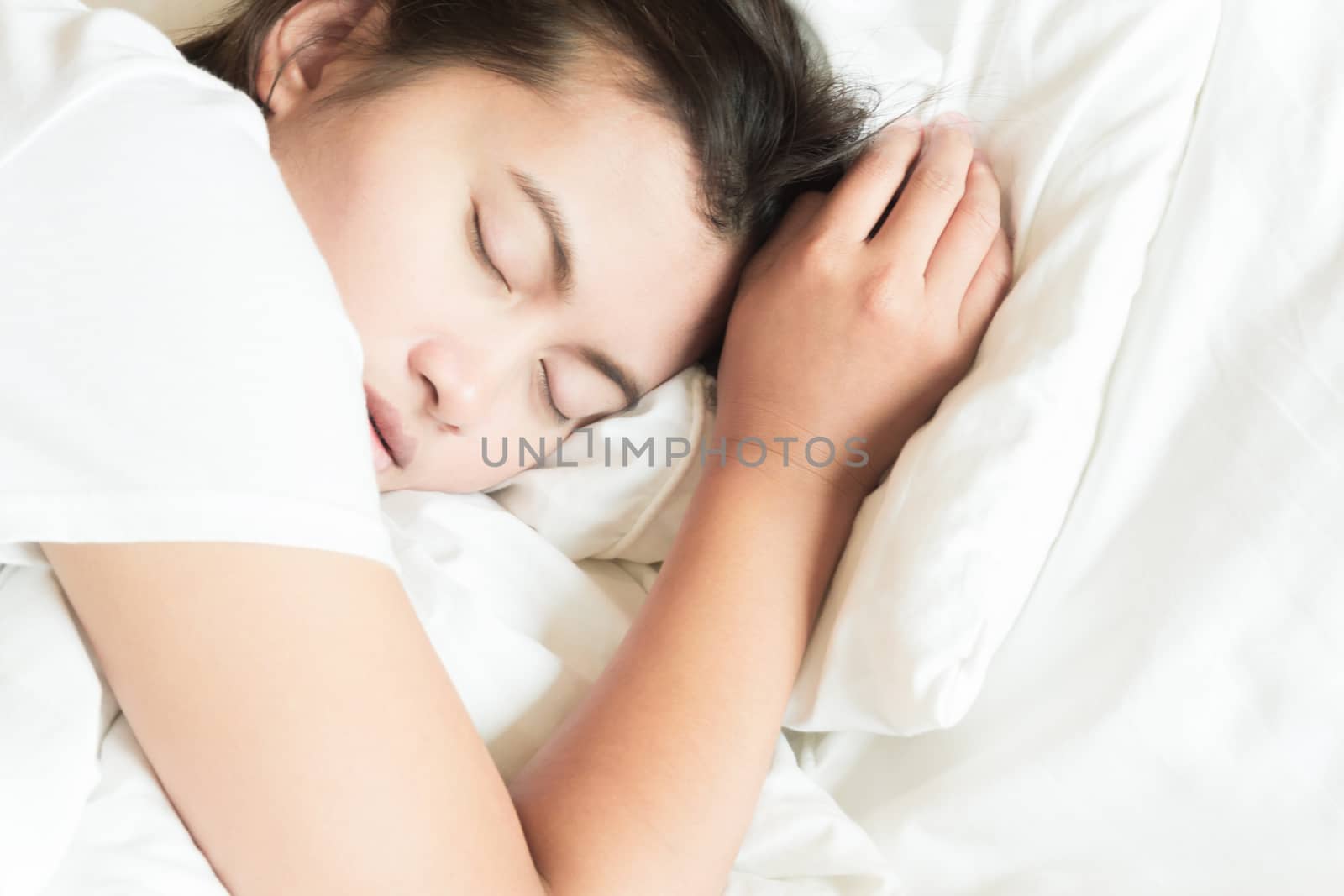 Closeup young woman sleeping with happy face in the bed, copy space