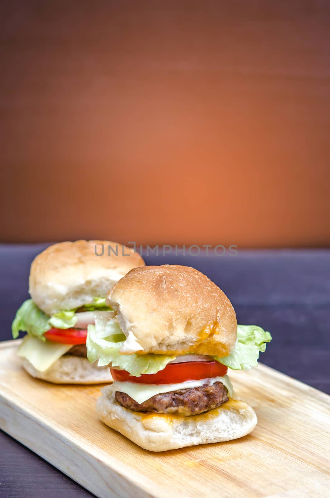 homemade  cheese burgers  by rakratchada