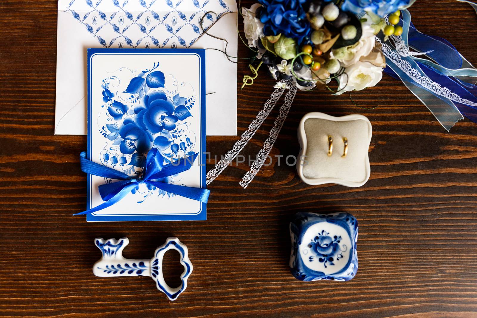 wedding accessories in the style of Gzhel, porcelain, flowers, rings, invitations, wedding