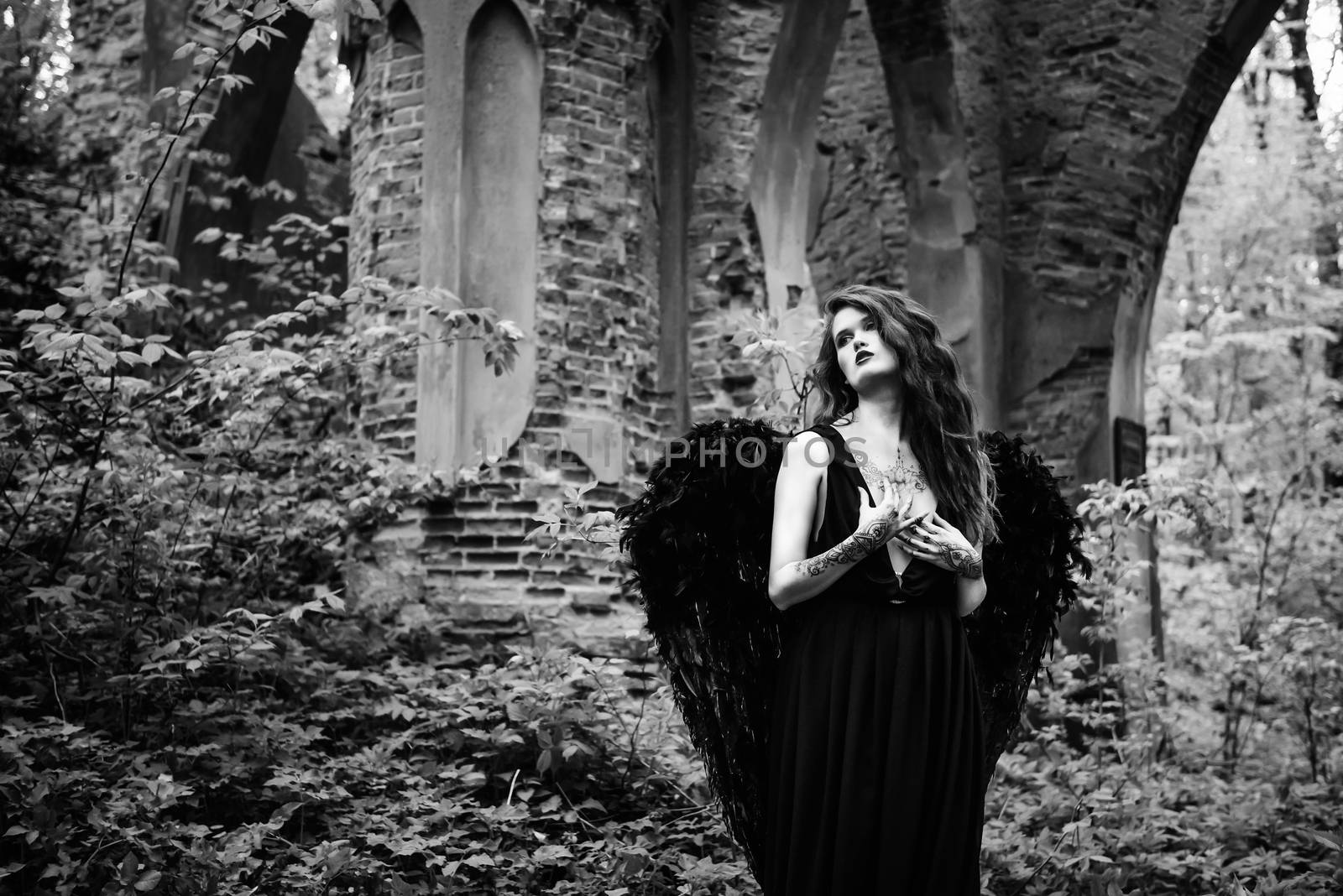 Fallen angel with black wings by Andreua