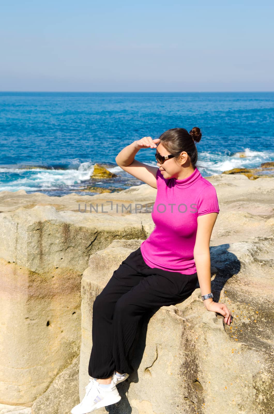 Asian girl explores the coastline of Bondi Beach in Sydney,Australia.