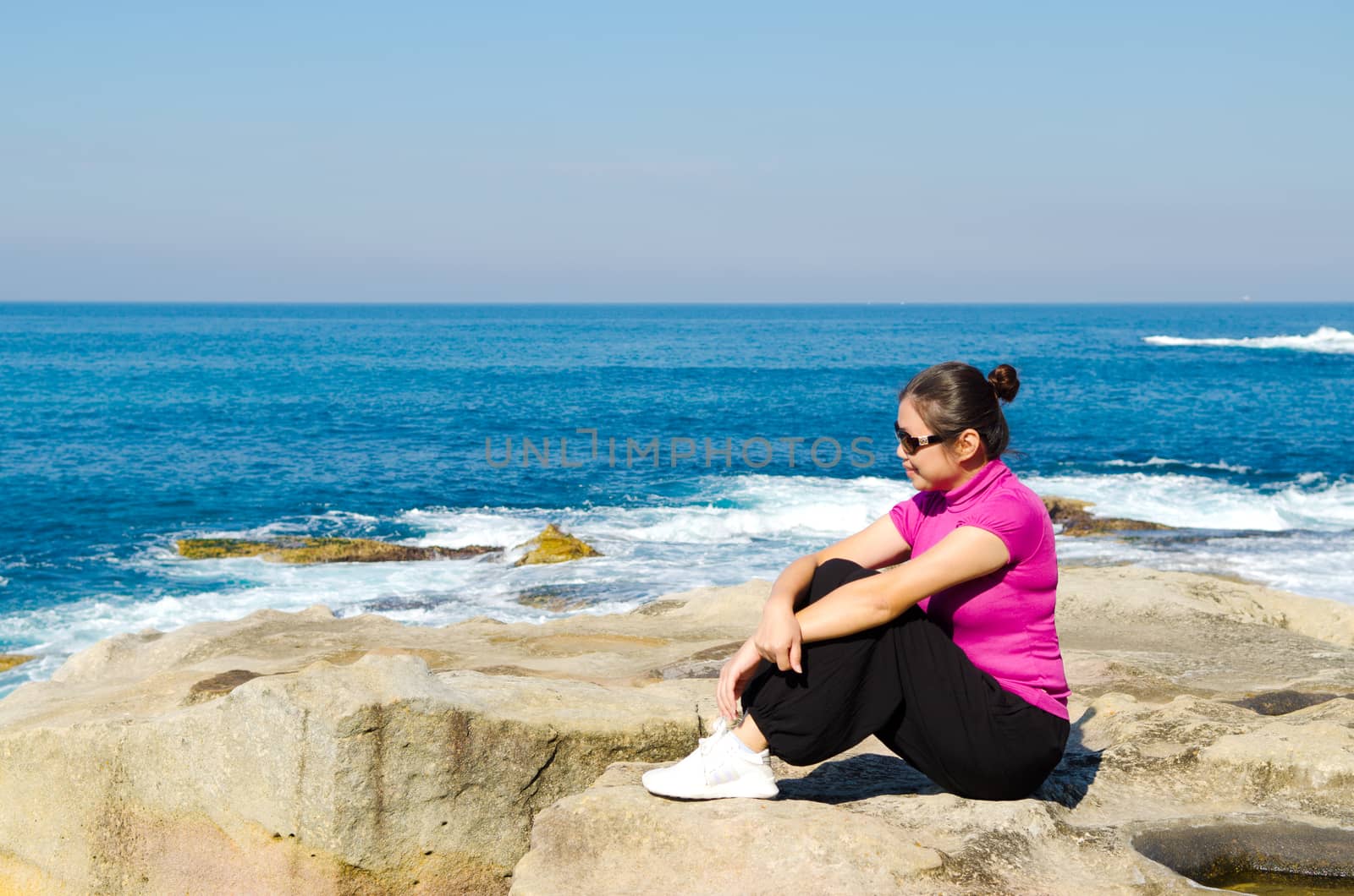 Asian girl explores the coastline of Bondi Beach in Sydney,Australia.