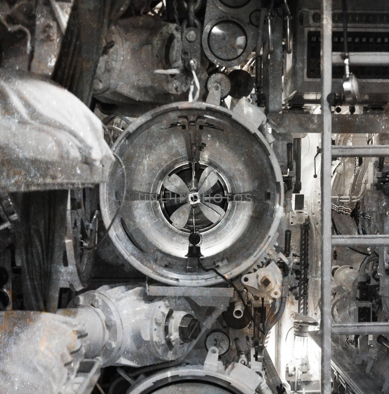 Control of torpedo tubes on a submarine by michaklootwijk