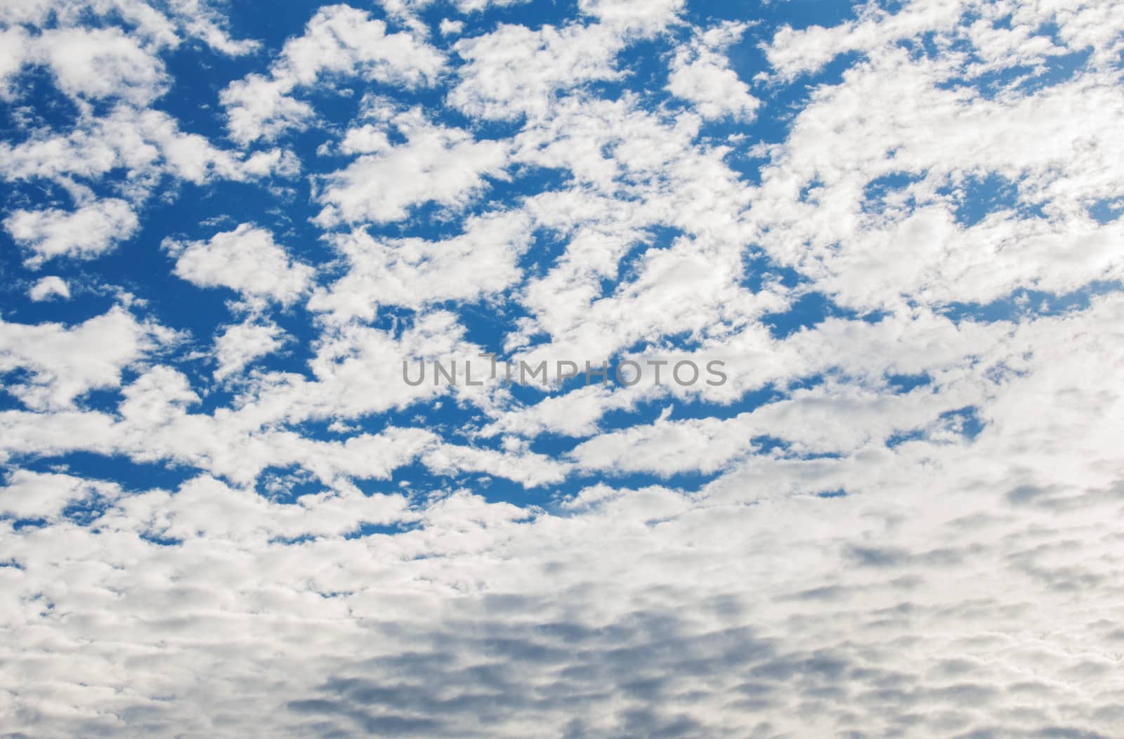 beauty of clouds with nature in the blue sky.