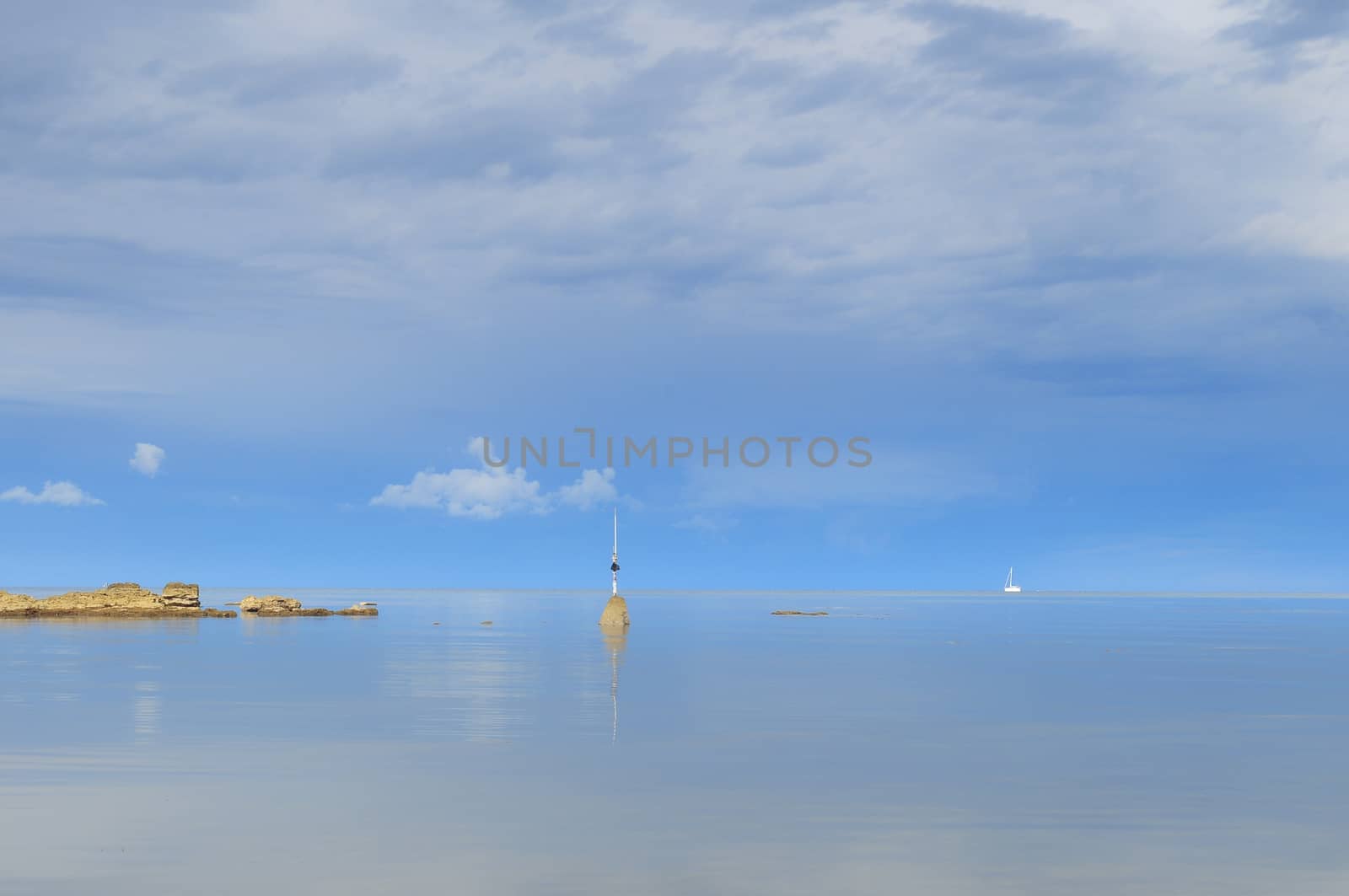 Blue horizon by asafaric