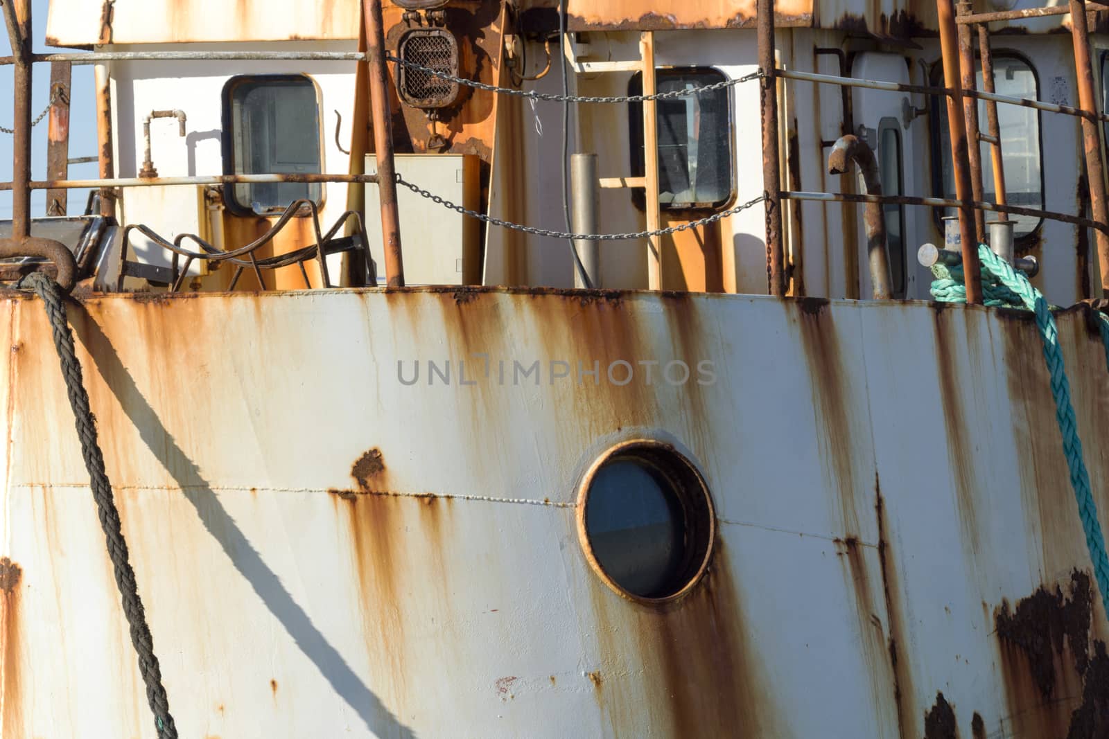 Fishing boat in the harbor by Fr@nk