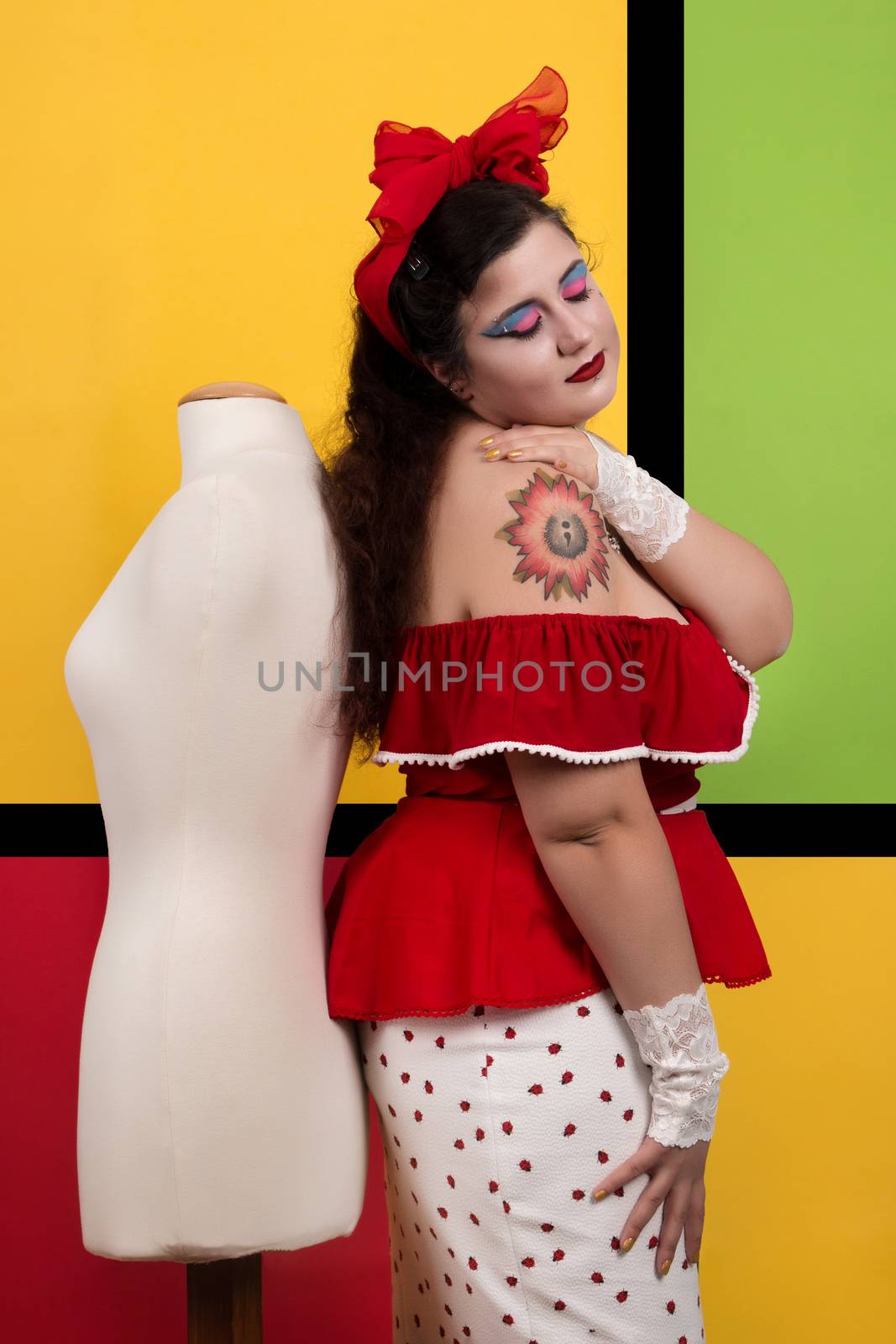 Pinup girl in pop art backdrop by membio