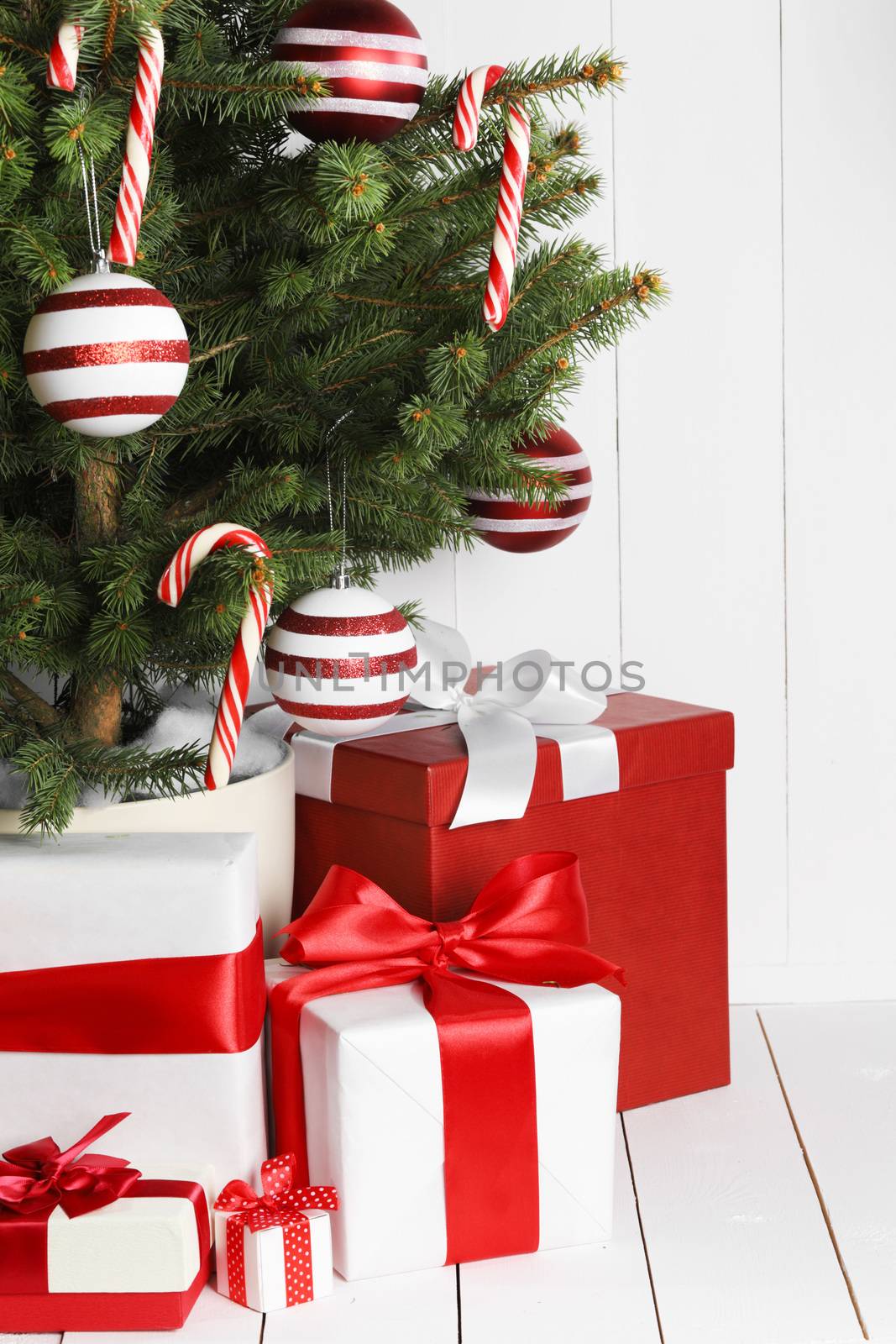 Merry christmas card with decorated christmas tree on white wooden background
