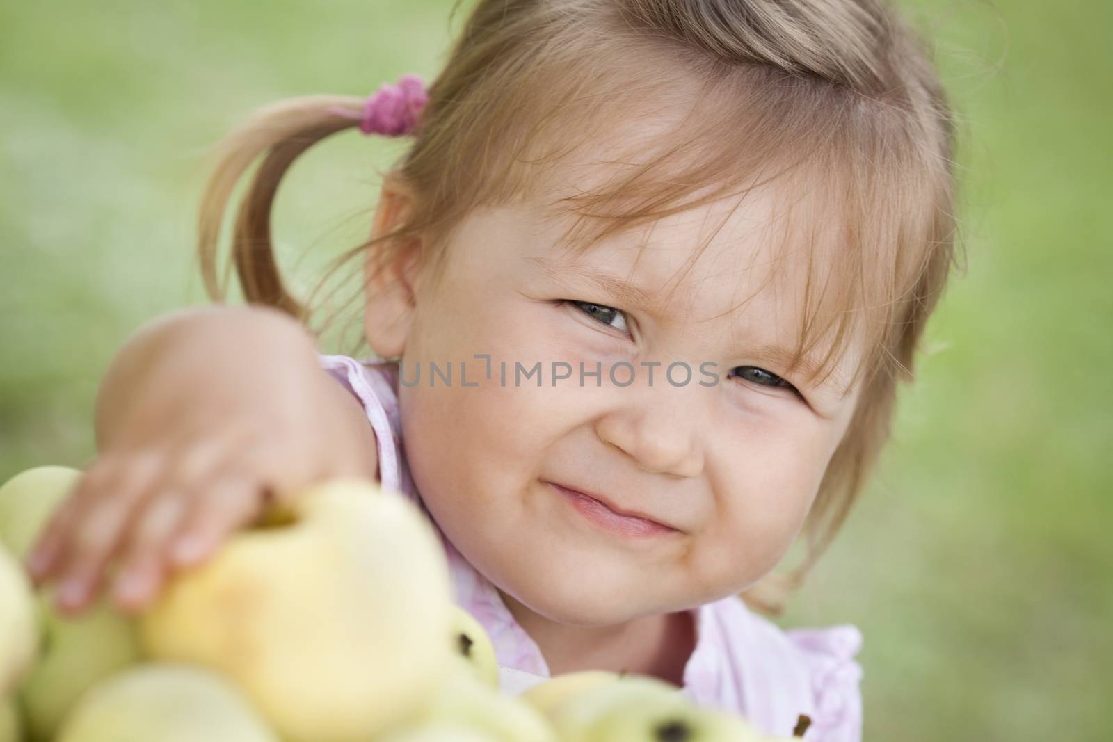 Little girl with apples by Gbuglok