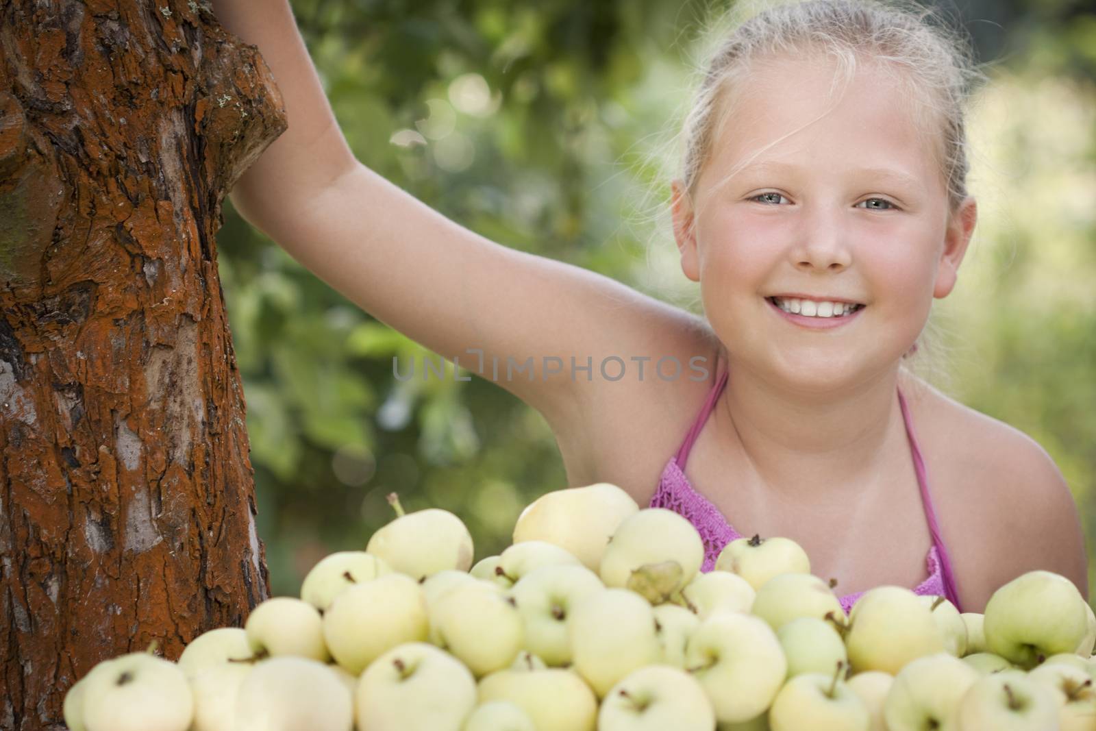 Nice young girl with apples by Gbuglok