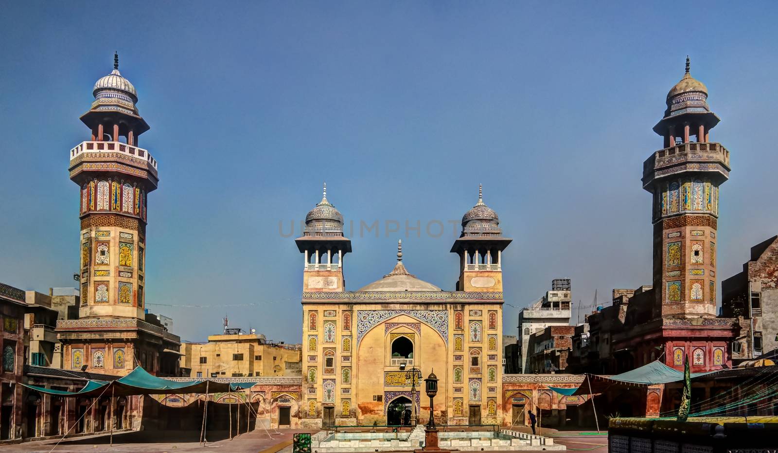 Facade of Wazir Khan Mosque, Lahore by homocosmicos
