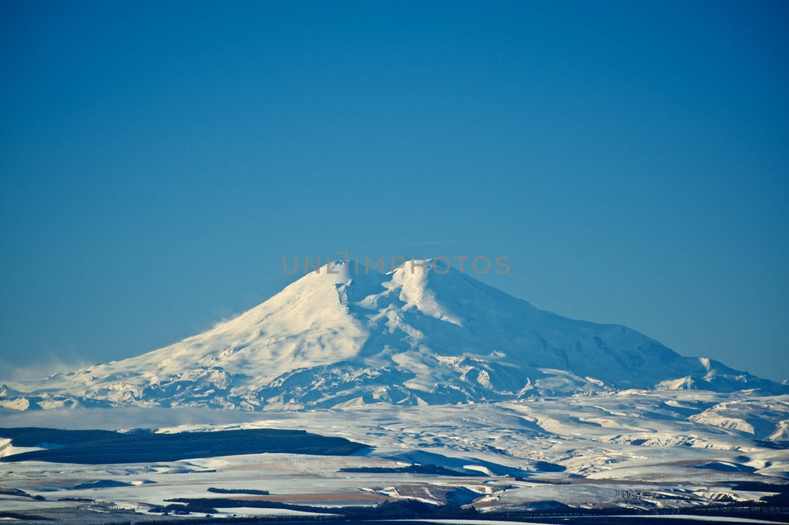 Mountain Peaks of Caucasus by zhekos