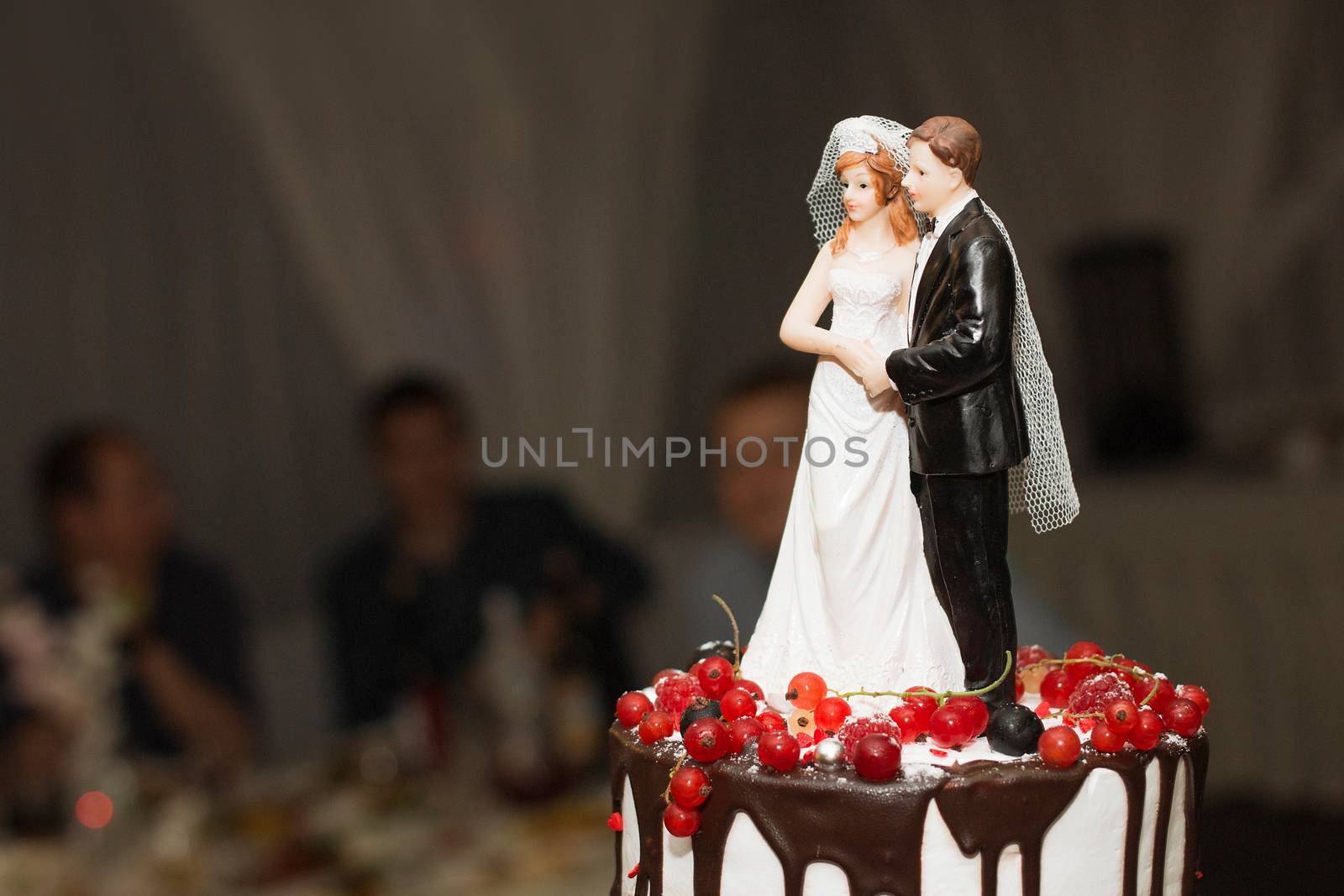 elegant pretty young bride and groom cut the wedding cake by 3KStudio