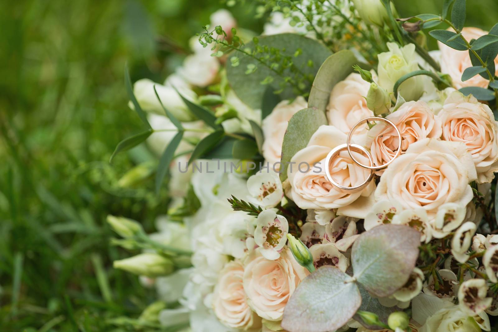 Beautiful wedding bouquet and Beautiful wedding rings.