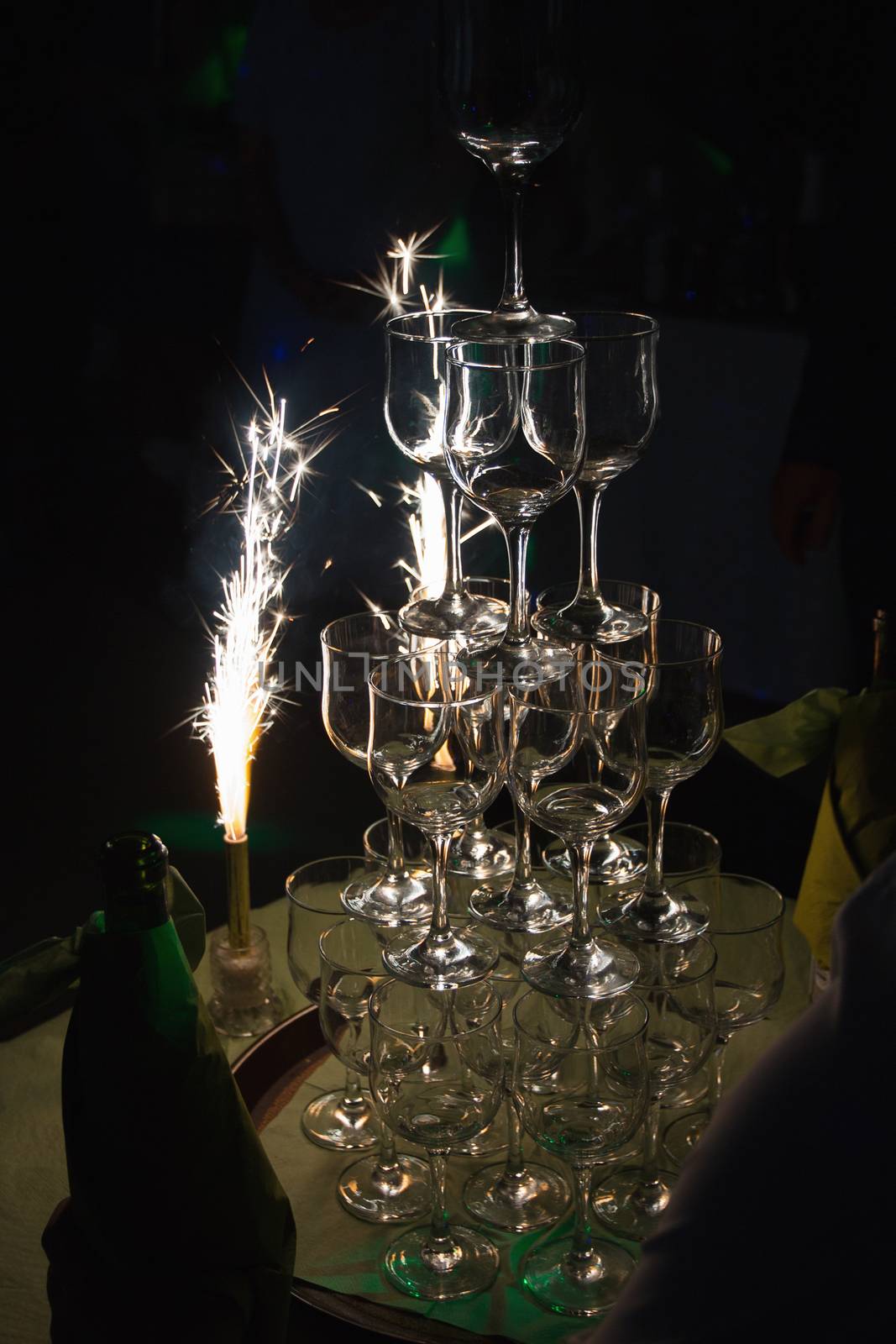 waiters poured into glasses of wine and champagne.