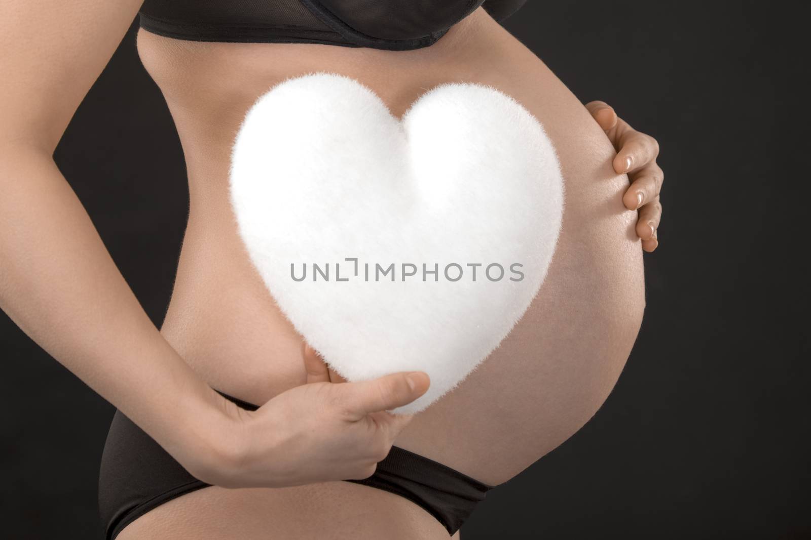 Pregnant Abdomen Heart Naked by vilevi