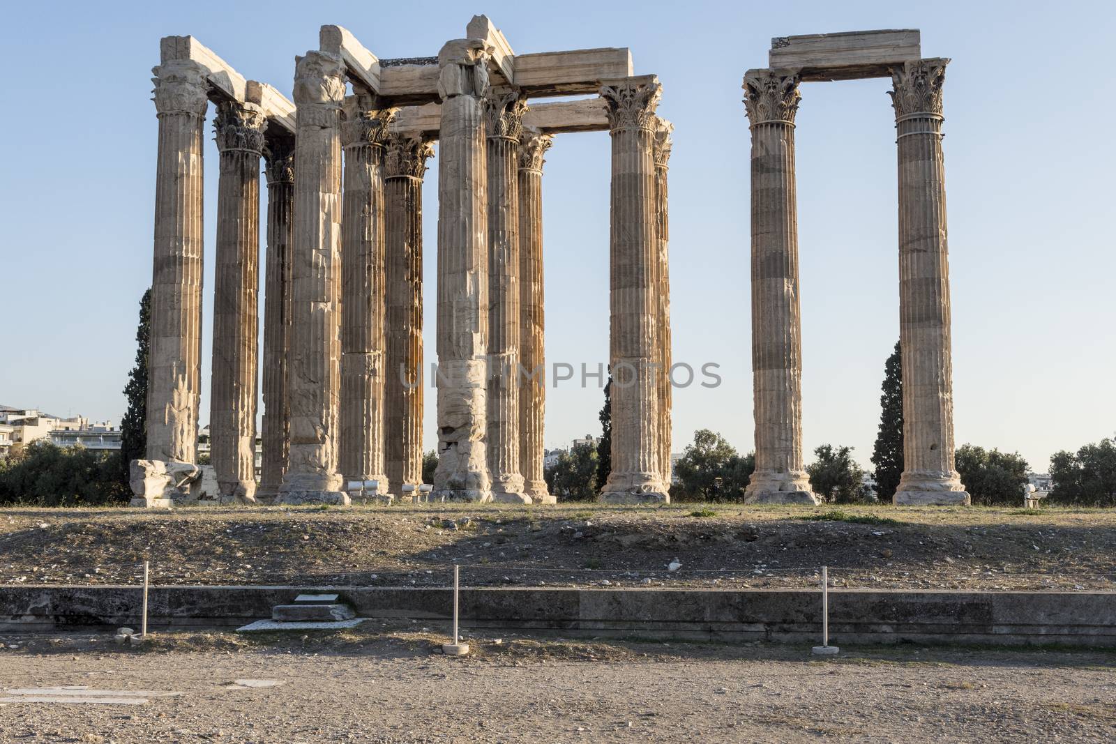 temple of zeus ruins in athens