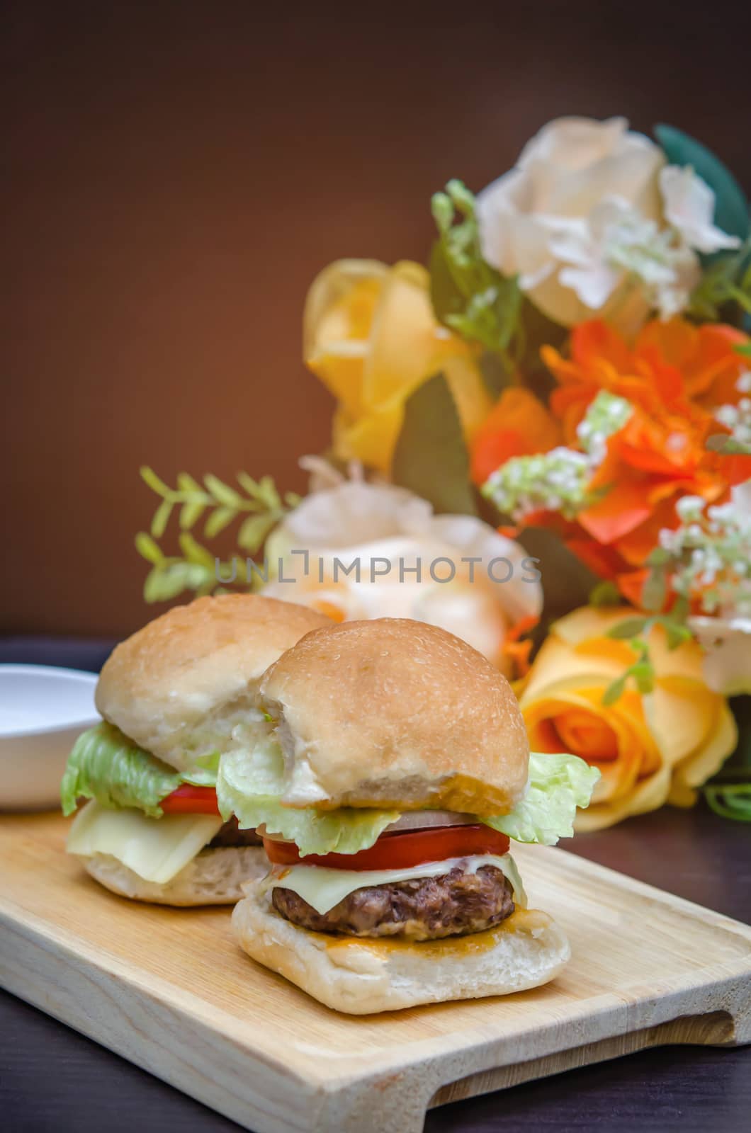 homemade  cheese burgers  by rakratchada