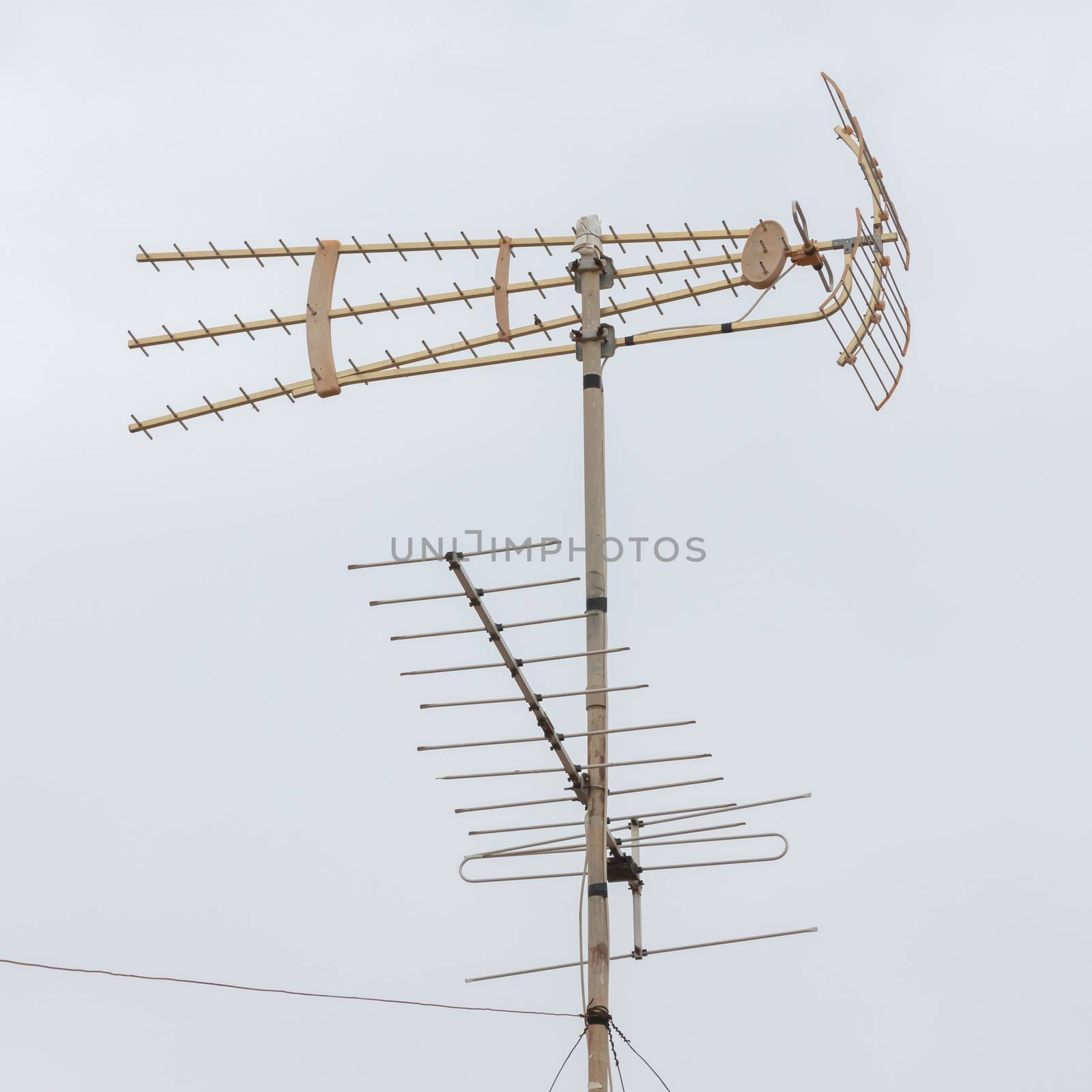 Radio / Television antenna by michaklootwijk