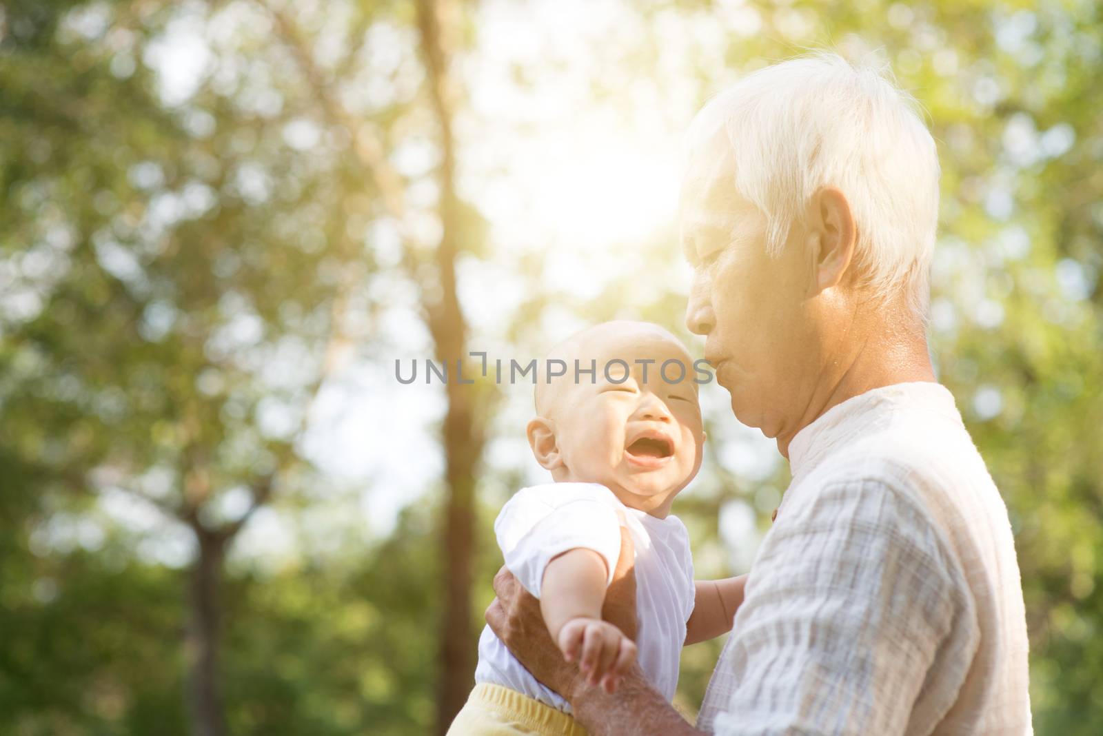 Grandfather and crying grandson. by szefei
